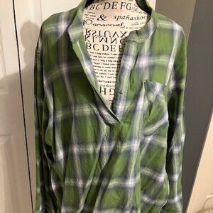 Green/gray plaid blouse 3x by Suzanne Betro